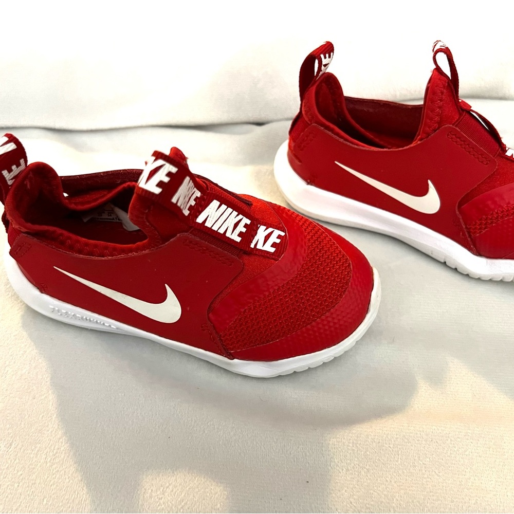 Red Nike flex runner